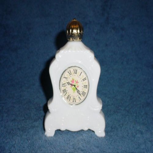 Avon Leisure Hours Milkglass Decanter Foaming Bath Oil (full)