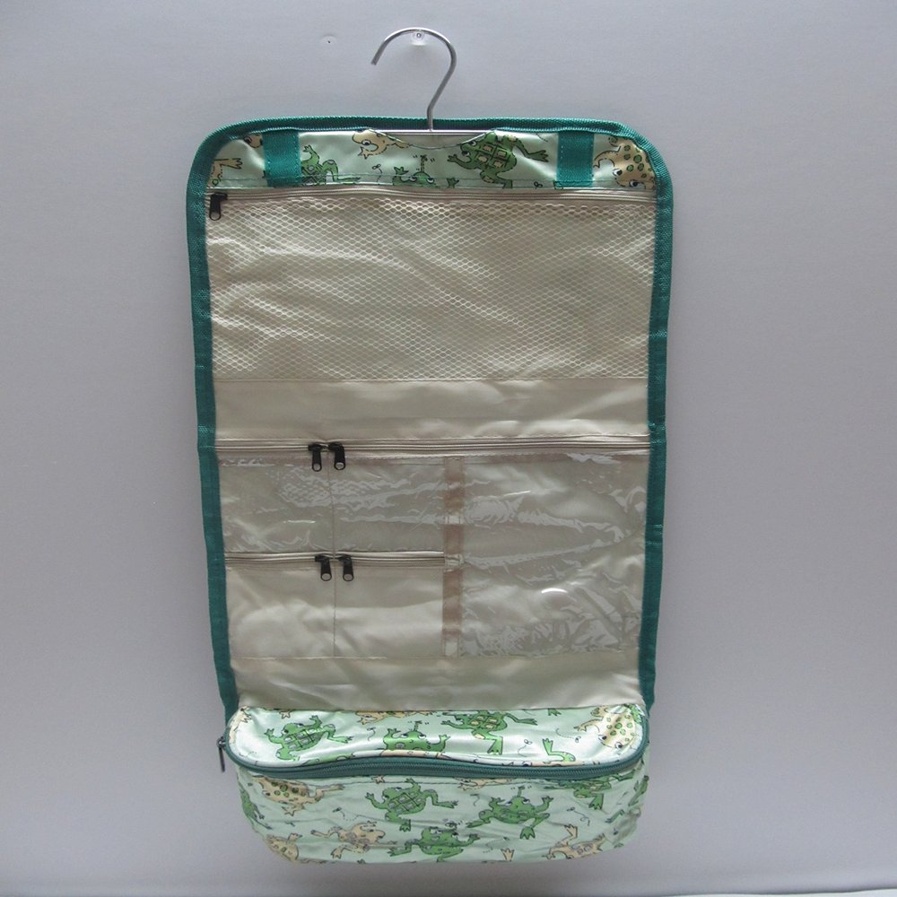 25" Women's Hanging Cosmetic Bag (FROG)