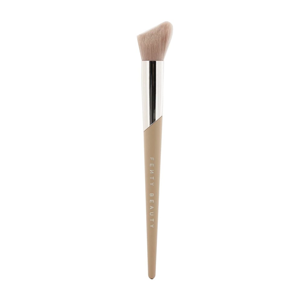 Fenty Beauty by Rihanna Cheek-Hugging Highlight Brush 120