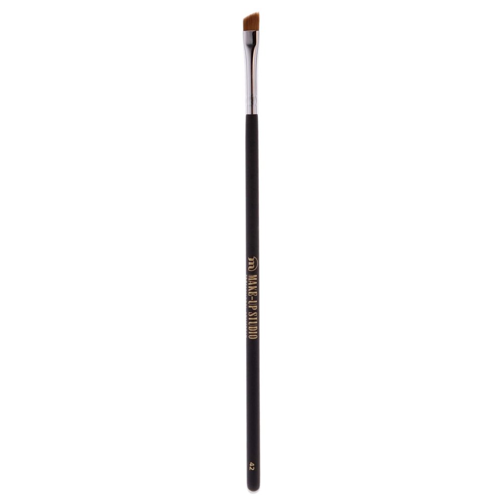 Make-Up Studio Professional Amsterdam Use the slanted arch brush to apply taught lines under the brow bone, colour eyebrows or create attractive eyeliner.