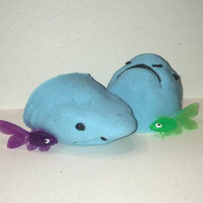 Bruce the shark bath bomb Surprise toy