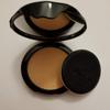 KVD Beauty Lock-It Refillable Mattifying Pressed Finishing Powder Light/Medium view 1
