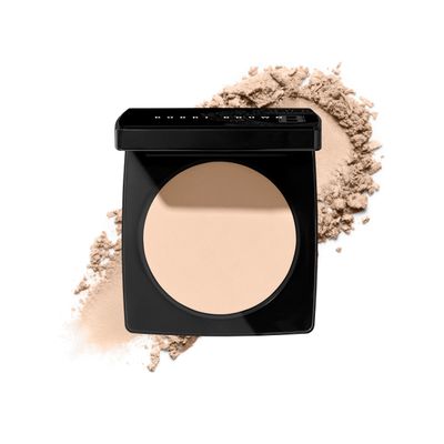 Bobbi Brown Sheer Finish Pressed Powder | Oil-Absorbing, Mattifying Setting Powder for All-Day Shine Control | Includes Puff, 0.32 Ounce, Soft Porcelain