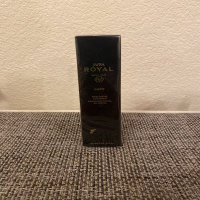 JAFRA ROYAL JELLY DEFY RICH CREME CLEANSER LIMPIADOR FACIAL EN CREMA 4.2 FL. OZ.