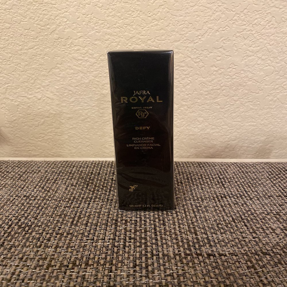 JAFRA ROYAL JELLY DEFY RICH CREME CLEANSER LIMPIADOR FACIAL EN CREMA 4.2 FL. OZ.