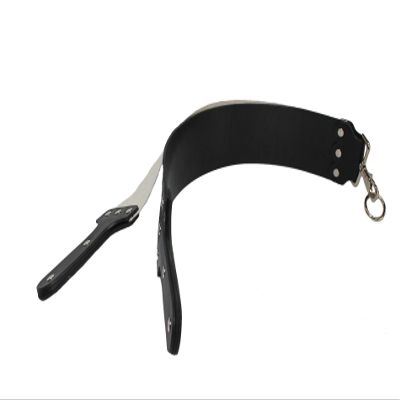 Mountain Mike black Latigo Shaving Strop with 6 piece latigo handle