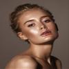 Alluring Faces Mini Face & Body Highlighter - Metallic Gold Shimmer mini Highlighting Makeup view 3