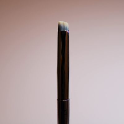 15 T W E N T Y Beauty Angled Eyeliner Brush (EL02)
