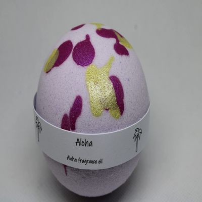 Aloha bath bomb - VEGAN! Made from ONLY vegan propducts, smells like you're in Hawaii! Last over 10 MINUTES in the tub! Suprise colors inside!