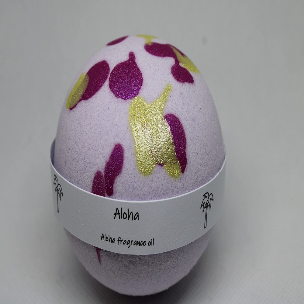 Aloha bath bomb - VEGAN! Made from ONLY vegan propducts, smells like you're in Hawaii! Last over 10 MINUTES in the tub! Suprise colors inside!