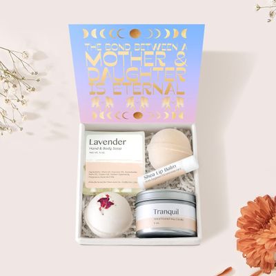 Dear Ava Spa Gifts for Women - Organic Self Care luxury Anti Stress Relaxing Bath and Body Kit Set Basket Box for Her with Heartfelt Card - Gift for Mother and Daughter
