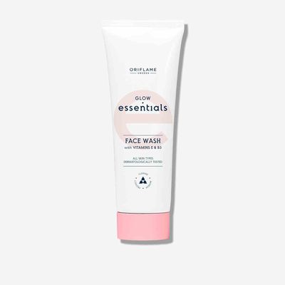 Oriflame Glow Essentials Face Wash with Vitamins E & B3 125ML