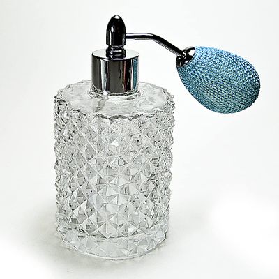 Alice-Aliya Empty refillable perfume atomizer bottle with squeeze bulb perfume sprayer. (Turquoise bulb color)