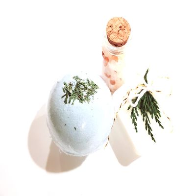 Christmas gift set, bath bomb, handmade soap, bath soaking salt