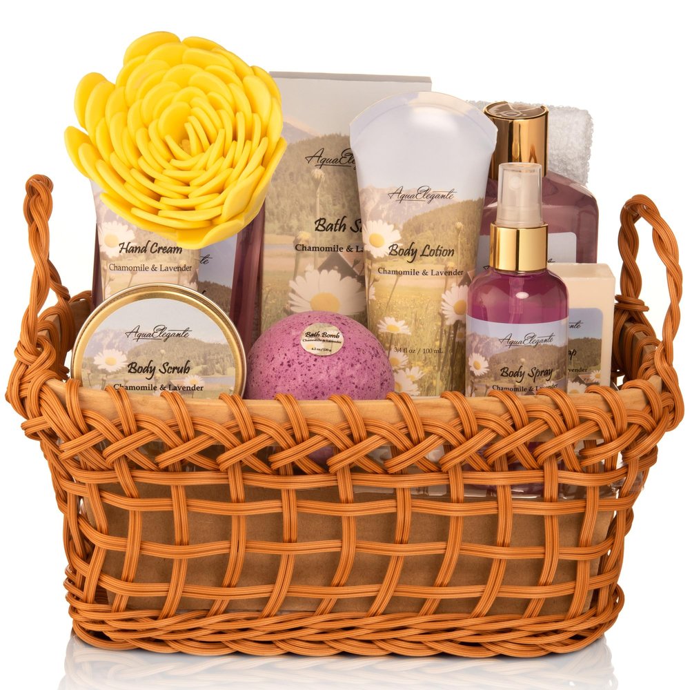 Aqua Elegante Spa Basket For Women - Deluxe Bath Set with Wash, Bubble Bath, Lotion, Salts, Body Scrub, Towel, Shower Puff, Bathbombs, Reusable Basket, Gifts for Mom, Wife, Her - Lavender & Chamomile