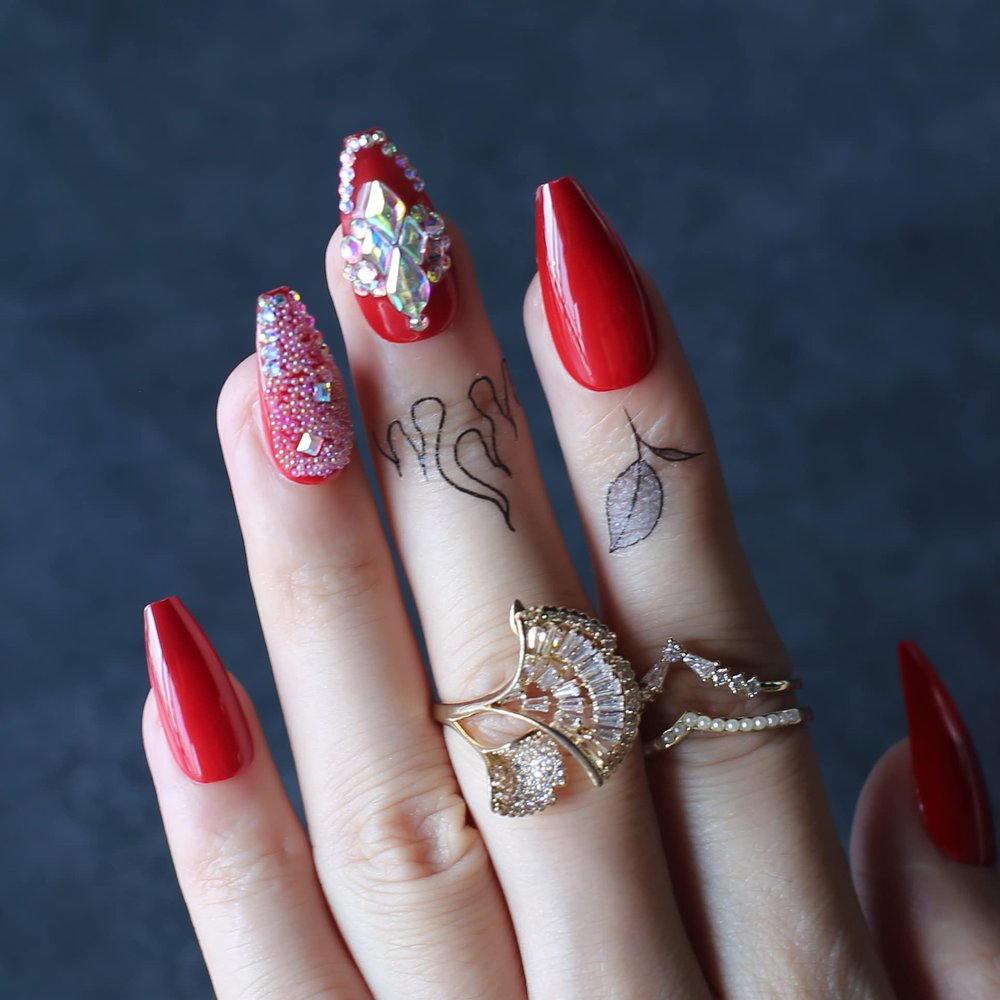 MqpQ Red Artificial False Nails Coffin Scarlet Press On Nails Manicure Reusable Rouge Rhinestone Glossy Faux Ongles Little Head Art
