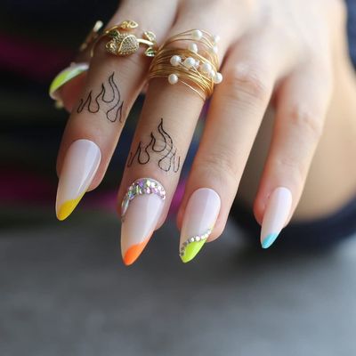 MqpQ French Rainbow False Nails Stiletto Gel Handmade Diamonds Art Fluorescence Nude Neon Long Fake Nails Side Colorful Box Gift