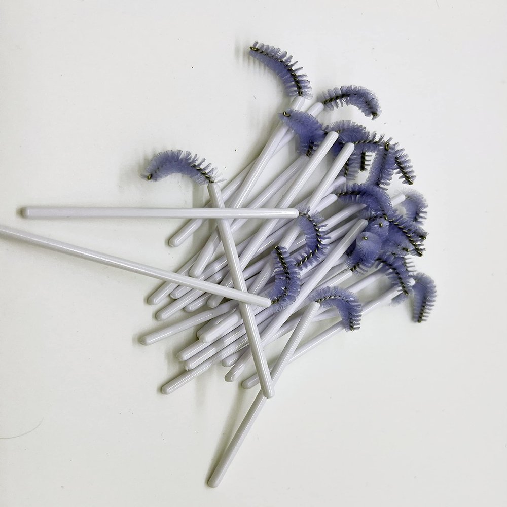 Alluring Disposable Curved Head Mascara Wands/Brushes Eyelash Extension - Color Brushes (Purple 50 pcs)