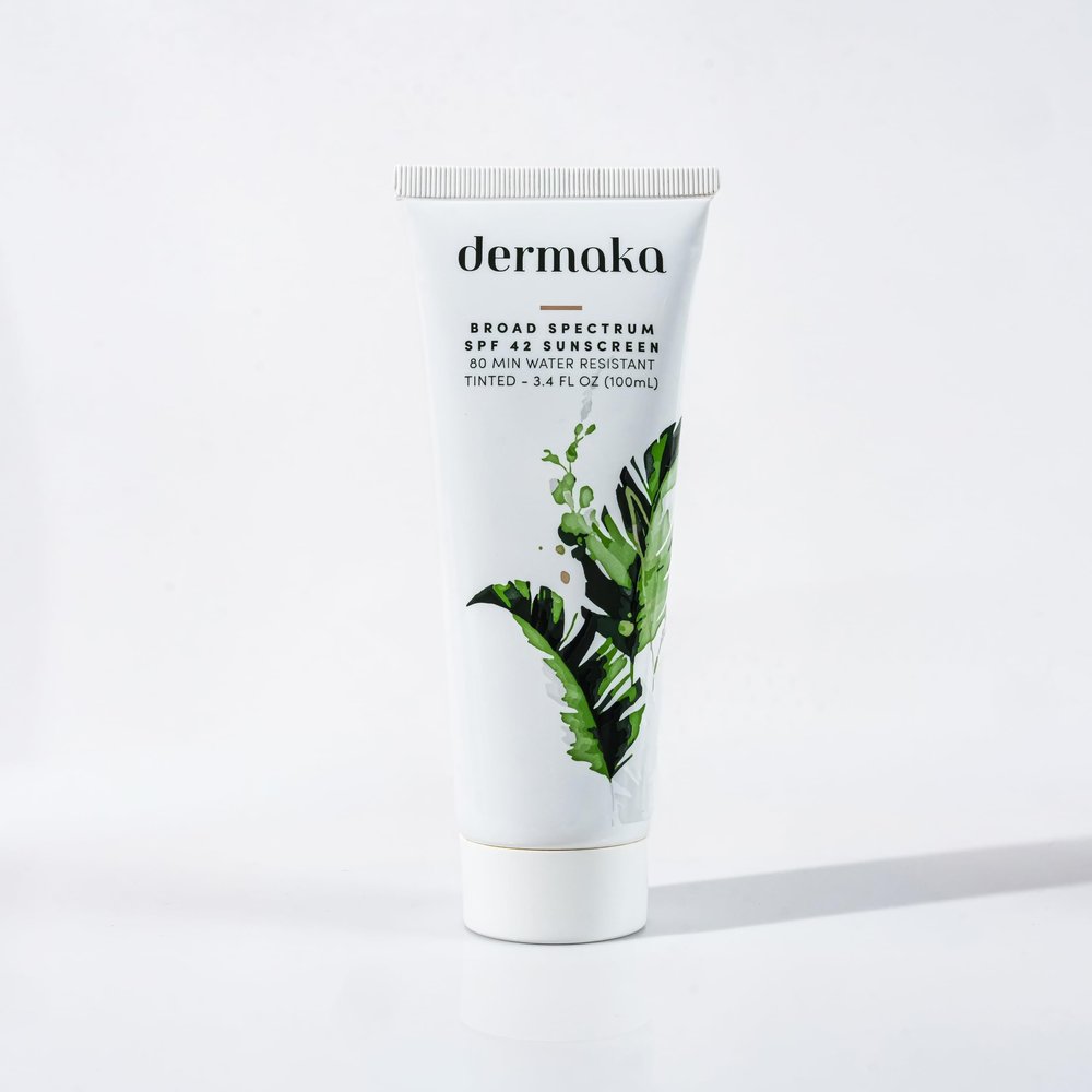 Dermaka Lightly Tinted Mineral Sunscreen SPF 42  Anti-Aging Face Moisturizer with Zinc Oxide & Aloe Vera  Water Resistant, Non-Greasy & Reef Safe for Sensitive Skin  3.4 oz