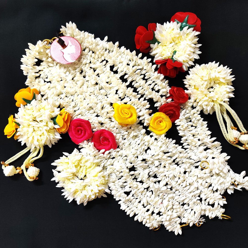Artificial Hair Gajra (Set of 8 Gajra Strings with 4 Gajra Bands)