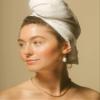 CROWN AFFAIR - The Towel - Special Microfiber Hair Towel, Oversized for Optimal Drying, White view 3