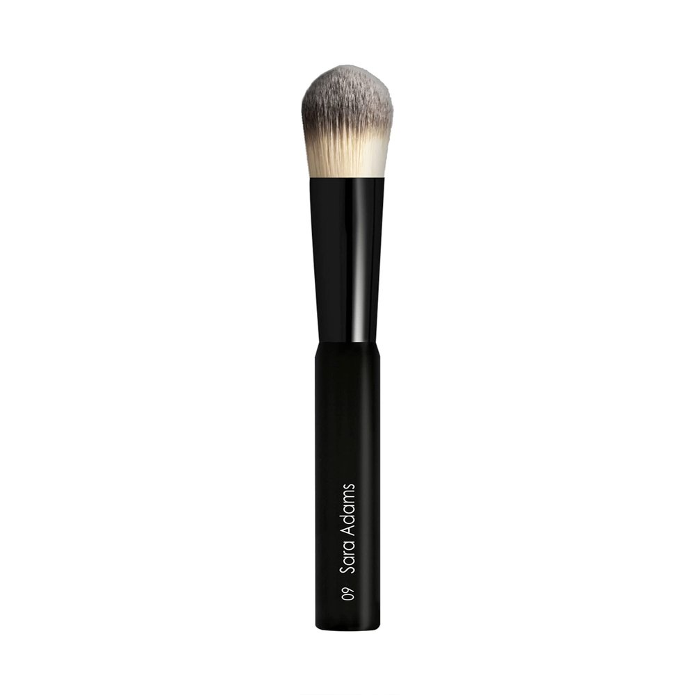 Sara Adams Cosmetiques Pro Oval Cut Foundation Brush 09