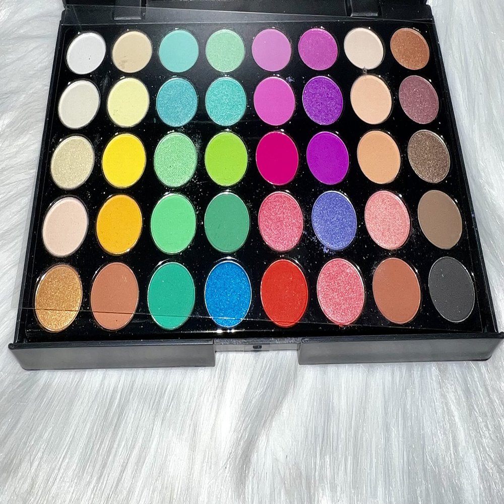 Glossed Queen Pallet