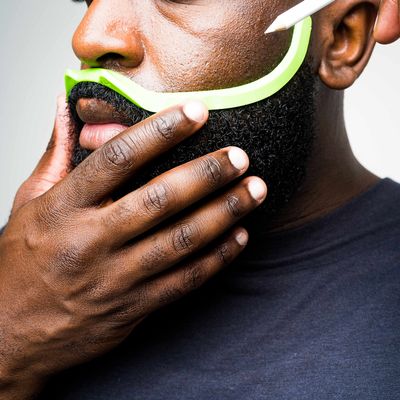 BEVERLEYS Brink: The Clean Edge [Generation 2] - Beard Shaping Tool, Beard Shaper, Beard Guide, Beard Outline Stencil (90mm Barber Pencil Included)