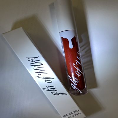 glo of HAYA VEGAN Matte liquid lipstick (Wine)