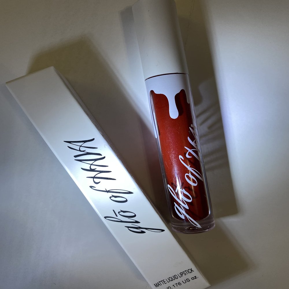 glo of HAYA VEGAN Matte liquid lipstick (Wine)