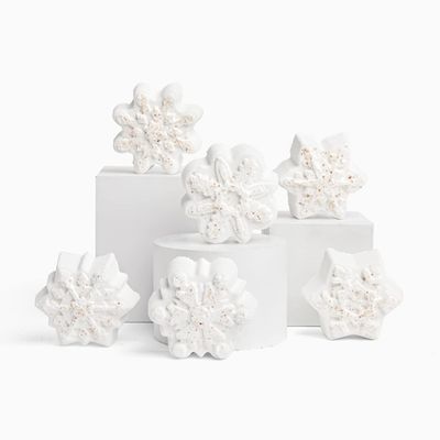 LA SALT CO Snowflake Crystal Bath Bomb - Silent Night, Aromatherapy for Bath or Shower Steamer, All-Natural, Handmade, Vegan, 5.4oz (Snowflake Pattern Will Vary - Single)