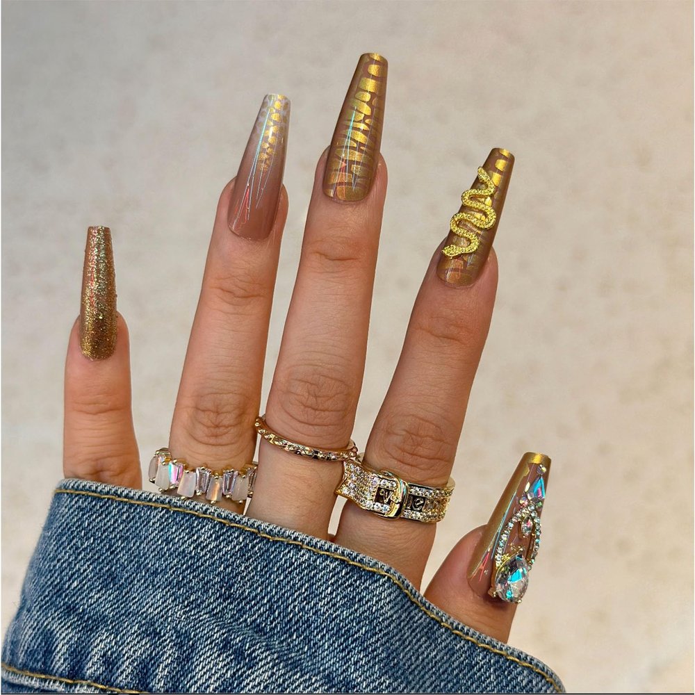 FRUJCDKI Press on Nails 24pcs Ombre Long Ballerina Flash Drill Rhinestones Delicate Snake Shaped Diamond Coffin Fake Nails