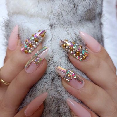 ZYBUXY 24Pcs Luxury 3D Nude Rhinestones Press on False Nails Medium Stiletto Salon DIY Manicure Reusable Fake Acrylic Nail Art Tips