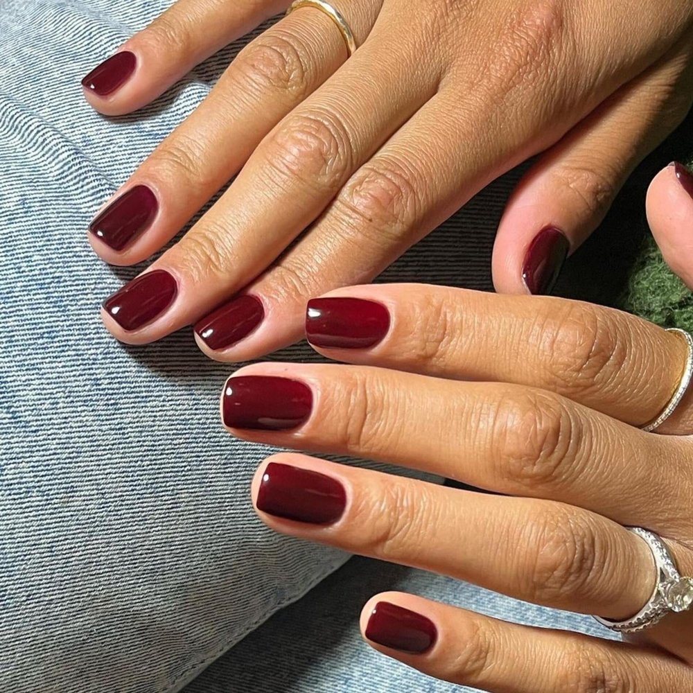 KQueenest Burgundy Red Press on Nails Short Square Nails Set, Dark Color Fake Nails Short, Small Gel Nails Press Ons, Acrylic Glue on Nails for Women New Year Party in 24 Pcs