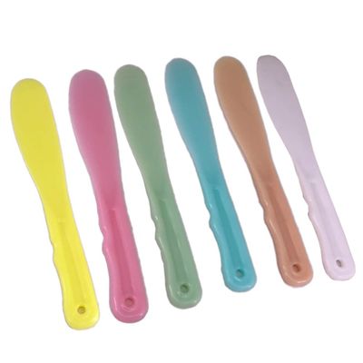 6 Pcs Plastic Cosmetic Spatula Cosmetic Mask Mixing Spoon Spatulas Facemask Stirrer Mixing Spatula Stick Cosmetic Mask Mixing Spoon Spatulas Stick Applicator for Home Salon, Random Color