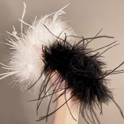Elegant Feather Hair Claw Vintage Hair Clasp,Artificial Ostrich Feathers Hair Claw Clips For Girls Shark Clip Women Ponytail Holder Hairgrip Headwear Gifts (Black+White)