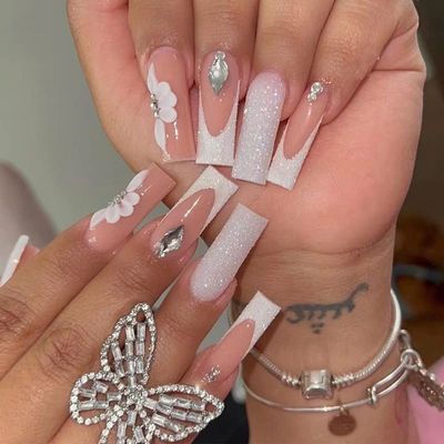 FRUJCDKI White Flower Pressed Nails Rectangular Fake Nails French Square Head Nail Art Decorative Coffin Nails Delicate Diamond Rhinestones 3D Flower Design Acrylic Pressed Nails Women Girls 24Pcs