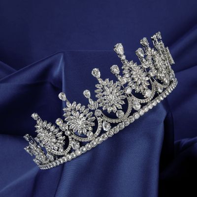 5A Cubic Zirconia Queen Tiaras Pageant Crown for Wedding Silver Crystal Headband Princess Hairpiece for Girls Bridal Hair Accessories Prom Quince Costume Cosplay Gifts (Silver)