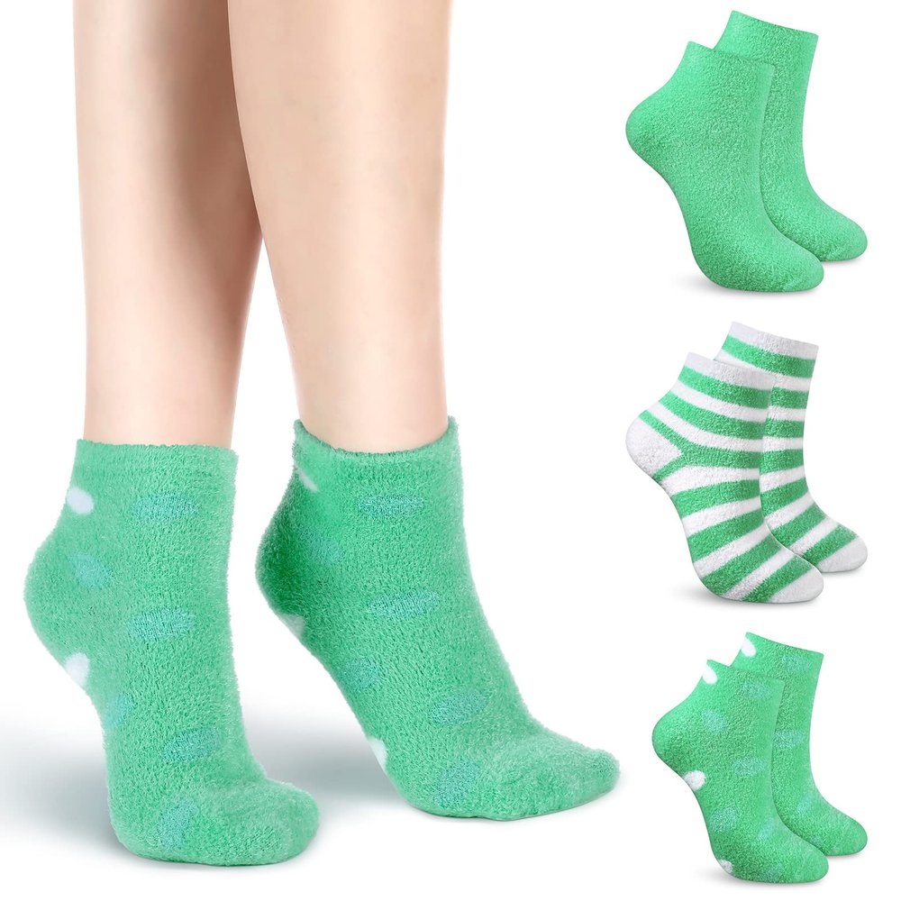 Tarpop 3 Pairs Aloe Socks Women Valentines Day Moisturizing Spa Socks for Dry Cracked Heel Feet Infused Gel Sleeping Fuzzy Lotion Gift for Women Men Softening Dry Feet(Green)