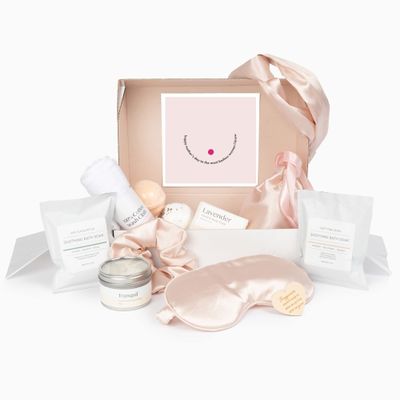 Dear Ava Luxury Spa Gift Box for Mom | Self Care Gifts Set for Her | Relaxing Kit Pampering Boxes and Spa Cares Package for Women | Mother's Day Basket With Heartfelt Card for Moms