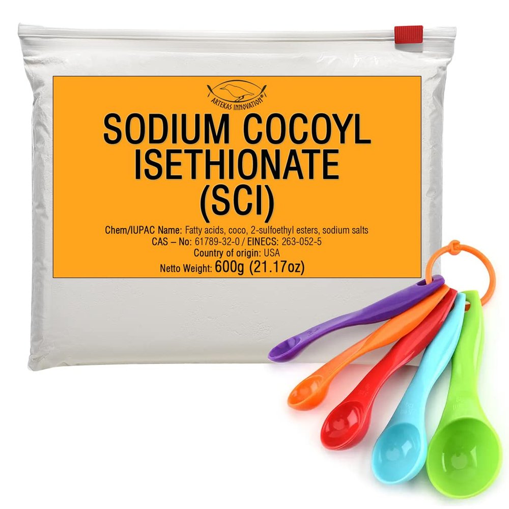 Artekas Innovation SODIUM COCOYL ISETHIONATE (SCI) Powder - Mild Foaming Surfactant for DIY Solid Shampoo Bars, Bath Bombs - Including 5-piece Set with Graduated Measuring Spoons - 21.17 oz