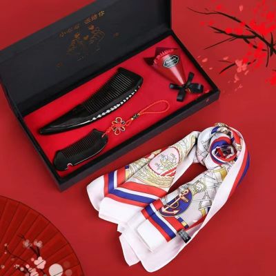 Mother's Day gift to mother mother-in-law elders delicate ox horn comb gift box creative practical gift set (A)