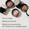 LAURA GELLER NEW YORK Bronze-n-Brighten Baked To Go - Travel Size - Deep - Natural Bronze Glow view 3