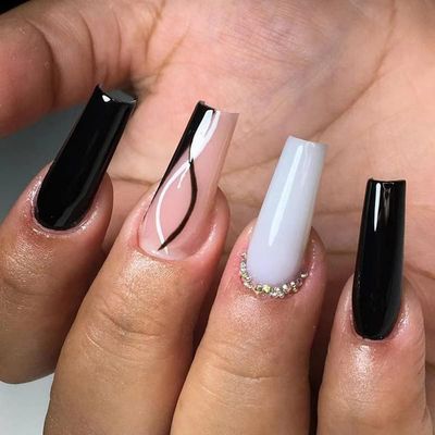 24pcs Dollars Ballerina Flash Diamond Crystal Long Glossy Coffin Flash Fake Nails Press on Nail False Tips Manicure for Women and Girls (Black&White)