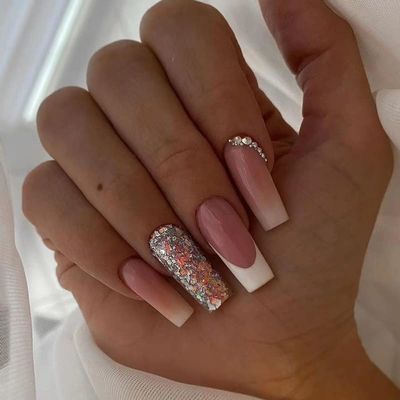 FRUJCDKI Long Press on Nails Square French Fake Nails Full Cover Luxury Luxury Nude Gradient Super Sparkle French Acrylic False Nails for Women and Girls 24PCS