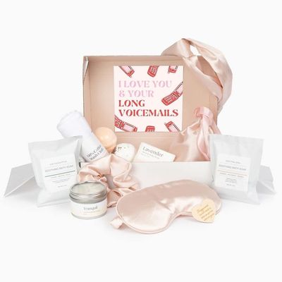 Dear Ava Spa Gifts for Women | Organic Self Care luxury Anti Stress Relaxing Bath and Body Kit Set Basket Box for Her with Heartfelt Card | Premium Spa Gift Box for Girls