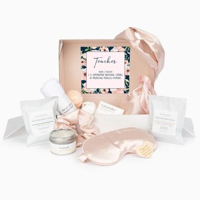 Dear Ava Spa Gifts for Women | Organic Self Care luxury Anti Stress Relaxing Bath and Body Kit Set Basket Box for Her with Heartfelt Card | Premium Spa Gift for Teacher