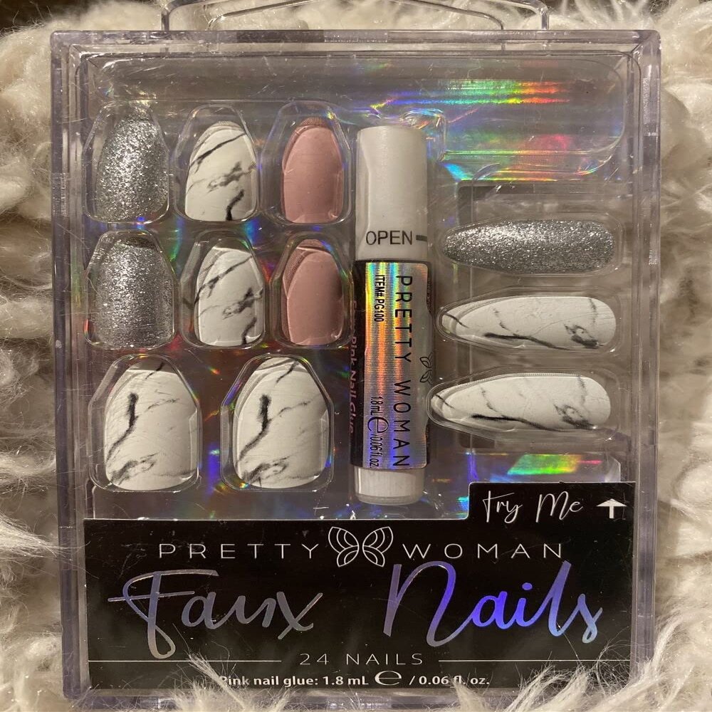Pretty Woman Faux Nails with Glue 24 piece