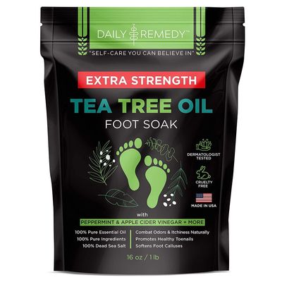 DAILY REMEDY EXTRA STRENGTH Tea Tree Oil Foot Soak w/ Epsom Salt Made in USA ToenailsAthlete's FootItchy FeetStubborn Smelly Foot OdorPedicure Calluses & Soothes Sore Tired Achy Feet 16 ozBlack
