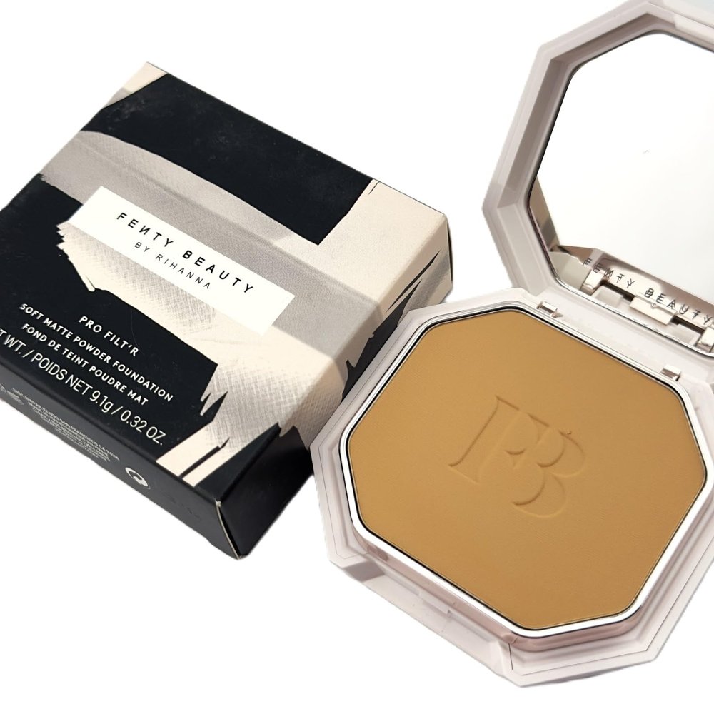 Fenty Beauty by Rihanna Pro Filtr Soft Matte Longwear Powder Foundation 320